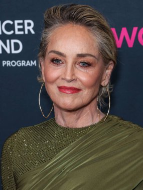 Amerikalı aktris Sharon Stone, 16 Mart 2023 'te Beverly Wilshire, A Four Seasons Hotel' de düzenlenen Kadın Kanser Araştırmaları Fonu 'nun Unutulmaz Akşam Yardım Galası 2023' e geliyor.. 