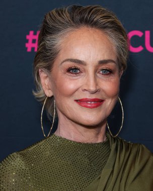 Amerikalı aktris Sharon Stone, 16 Mart 2023 'te Beverly Wilshire, A Four Seasons Hotel' de düzenlenen Kadın Kanser Araştırmaları Fonu 'nun Unutulmaz Akşam Yardım Galası 2023' e geliyor.. 