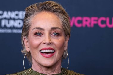Amerikalı aktris Sharon Stone, 16 Mart 2023 'te Beverly Wilshire, A Four Seasons Hotel' de düzenlenen Kadın Kanser Araştırmaları Fonu 'nun Unutulmaz Akşam Yardım Galası 2023' e geliyor.. 