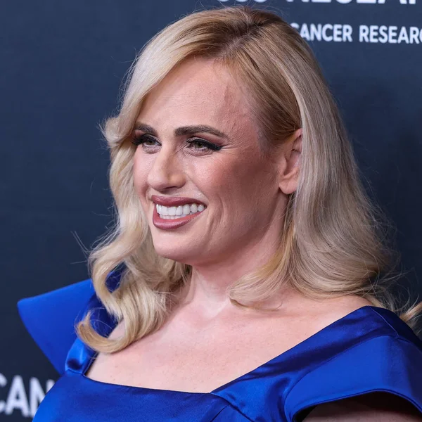 Avustralyalı aktris, komedyen, şarkıcı, şarkıcı ve yapımcı Rebel Wilson, 16 Mart 2023 'te Beverly Wilshire, A Four Seasons Hotel, Beverly Hills, LA, ABD' deki Kadın Kanser Araştırma Fonu 'nun Unutulmaz Akşam Yardım Galası 2023' e geldi.