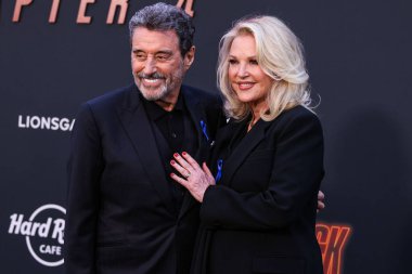 Ian McShane ve Gwen Humble, 20 Mart 2023 'te Hollywood, Los Angeles, Kaliforniya, ABD' deki TCL Çin Tiyatrosu IMAX 'te düzenlenen 
