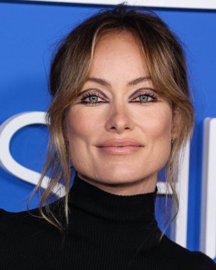 Chloe elbisesi giyen Olivia Wilde Moda Vakfı 'na geliyor. Ödül 2023, 21 Mart 2023 tarihinde Hollywood, Los Angeles, Kaliforniya, ABD 'de Goya Stüdyoları' nda düzenlendi..