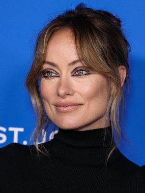 Chloe elbisesi giyen Olivia Wilde Moda Vakfı 'na geliyor. Ödül 2023, 21 Mart 2023 tarihinde Hollywood, Los Angeles, Kaliforniya, ABD 'de Goya Stüdyoları' nda düzenlendi.. 