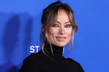 Chloe elbisesi giyen Olivia Wilde Moda Vakfı 'na geliyor. Ödül 2023, 21 Mart 2023 tarihinde Hollywood, Los Angeles, Kaliforniya, ABD 'de Goya Stüdyoları' nda düzenlendi.. 