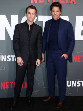 John Owen Lowe ve Peder Rob Lowe, Netflix 'in' istikrarsız '1. sezonunun Los Angeles Premiere' ine 23 Mart 2023 'te Hollywood, Los Angeles, Kaliforniya, ABD' de düzenlenen Netflix Tudum Theater 'a geldiler.. 