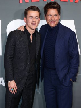 John Owen Lowe ve Peder Rob Lowe, Netflix 'in' istikrarsız '1. sezonunun Los Angeles Premiere' ine 23 Mart 2023 'te Hollywood, Los Angeles, Kaliforniya, ABD' de düzenlenen Netflix Tudum Theater 'a geldiler.. 