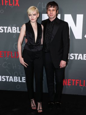 Julia Garner ve kocası Mark Foster Netflix 'in 