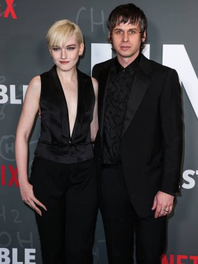 Julia Garner ve kocası Mark Foster Netflix 'in 