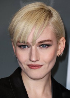 Julia Garner, Netflix 'in 