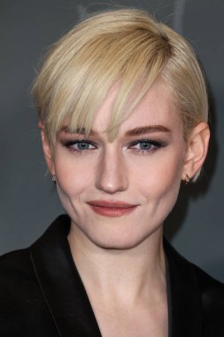 Julia Garner, Netflix 'in 