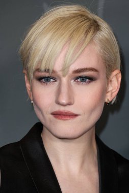 Julia Garner, Netflix 'in 