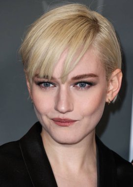 Julia Garner, Netflix 'in 