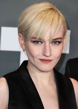 Julia Garner, Netflix 'in 