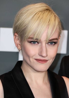 Julia Garner, Netflix 'in 