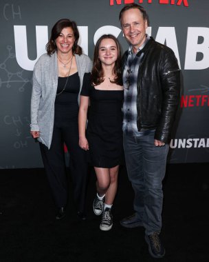 Kim Painter, Mabel Painter Lowe ve Chad Lowe, Netflix 'in 23 Mart 2023' te Hollywood, Los Angeles, Kaliforniya, ABD 'de düzenlenen Netflix Tudum Tiyatrosu' nun 'istikrarsız' 1. sezonunun Los Angeles prömiyerine geldiler.. 