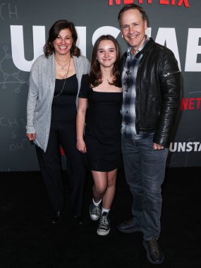 Kim Painter, Mabel Painter Lowe ve Chad Lowe, Netflix 'in 23 Mart 2023' te Hollywood, Los Angeles, Kaliforniya, ABD 'de düzenlenen Netflix Tudum Tiyatrosu' nun 'istikrarsız' 1. sezonunun Los Angeles prömiyerine geldiler.. 
