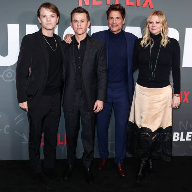 Matthew Edward Lowe, John Owen Lowe, Rob Lowe ve Sheryl Berkoff Netflix 'in 