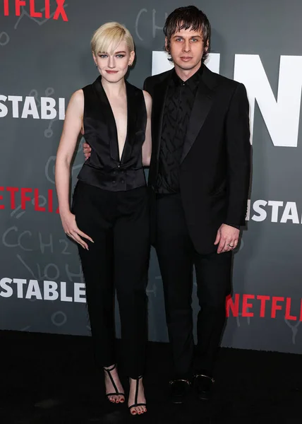 Julia Garner Esposo Mark Foster Llegan Estreno Temporada Inestable Netflix — Foto de Stock