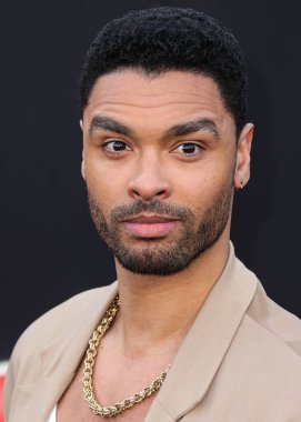 İngiliz-Zimbabveli aktör Reg-Jean Page (Rege-Jean Page), 26 Mart 2023 'te Westwood, Los Angeles' taki Regency Village Theatre 'da düzenlenen Paramount Pictures' ın Los Angeles prömiyerine geldi.