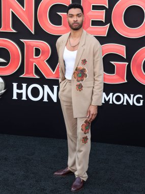 İngiliz-Zimbabveli aktör Reg-Jean Page (Rege-Jean Page), 26 Mart 2023 'te Westwood, Los Angeles' taki Regency Village Theatre 'da düzenlenen Paramount Pictures' ın Los Angeles prömiyerine geldi.