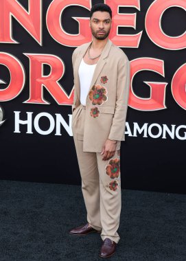 İngiliz-Zimbabveli aktör Reg-Jean Page (Rege-Jean Page), 26 Mart 2023 'te Westwood, Los Angeles' taki Regency Village Theatre 'da düzenlenen Paramount Pictures' ın Los Angeles prömiyerine geldi.
