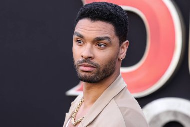 İngiliz-Zimbabveli aktör Reg-Jean Page (Rege-Jean Page), 26 Mart 2023 'te Westwood, Los Angeles' taki Regency Village Theatre 'da düzenlenen Paramount Pictures' ın Los Angeles prömiyerine geldi.