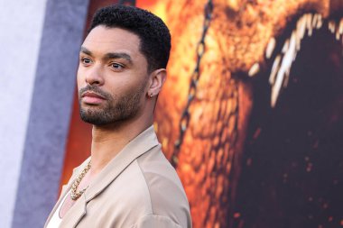 İngiliz-Zimbabveli aktör Reg-Jean Page (Rege-Jean Page), 26 Mart 2023 'te Westwood, Los Angeles' taki Regency Village Theatre 'da düzenlenen Paramount Pictures' ın Los Angeles prömiyerine geldi.