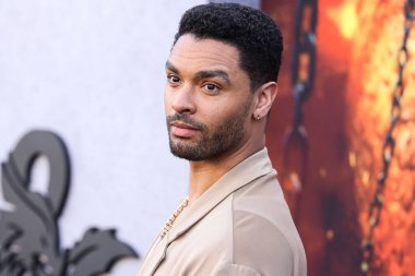 İngiliz-Zimbabveli aktör Reg-Jean Page (Rege-Jean Page), 26 Mart 2023 'te Westwood, Los Angeles' taki Regency Village Theatre 'da düzenlenen Paramount Pictures' ın Los Angeles prömiyerine geldi.