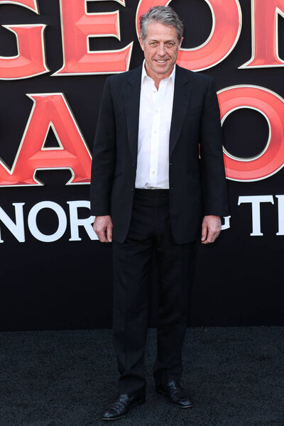 Английский актер Хью Грант прибывает на премьеру фильмов "Подземелья и драконы: честь среди воров" в Лос-Анджелесе 26 марта 2023 года в Вествуде, Лос-Анджелес, Калифорния, США. 