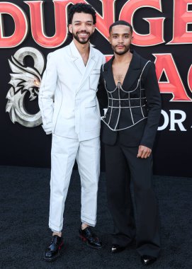 Amerikalı aktör Justice Smith ve erkek arkadaşı Nic Ashe, 26 Mart 2023 'te Los Angeles' taki Westwood, Los Angeles 'ta düzenlenen Paramount Pictures' ın ve eOne 'ın 