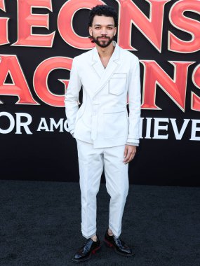 Amerikalı aktör Justice Smith, 26 Mart 2023 'te Westwood, Los Angeles, Kaliforniya, ABD' deki Regency Village Theatre 'da düzenlenen Los Angeles Premiere of Paramount Pictures ve eOne' ın 'Dungeons & Dragons: Honor among Thieves' adlı filmine geldi.. 
