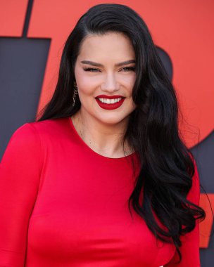 Brezilyalı model Adriana Lima, 27 Mart 2023 'te Westwood, Los Angeles, Kaliforniya, ABD' deki Regency Village Theatre 'da düzenlenen Amazon Stüdyolarının ve Skydance Media' nın 'Air' in dünya prömiyerine geldi..