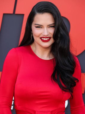 Brezilyalı model Adriana Lima, 27 Mart 2023 'te Westwood, Los Angeles, Kaliforniya, ABD' deki Regency Village Theatre 'da düzenlenen Amazon Stüdyolarının ve Skydance Media' nın 'Air' in dünya prömiyerine geldi..