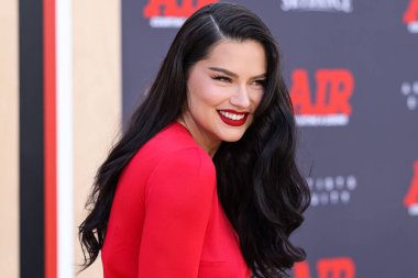 Brezilyalı model Adriana Lima, 27 Mart 2023 'te Westwood, Los Angeles, Kaliforniya, ABD' deki Regency Village Theatre 'da düzenlenen Amazon Stüdyolarının ve Skydance Media' nın 'Air' in dünya prömiyerine geldi..