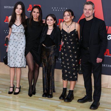 Alexia Barroso, Luciana Barroso, Stella Damon, Isabella Damon ve Matt Damon, 27 Mart 2023 'te Westwood, Los Angeles, Kaliforniya, ABD' deki Regency Village Theatre 'da düzenlenen Amazon Stüdyolarının Dünya Galası' na geldiler.
