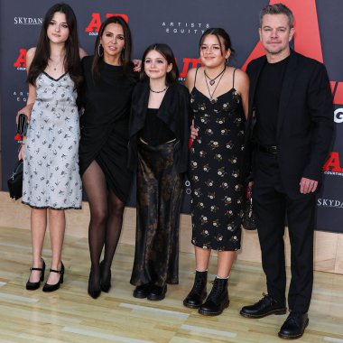 Alexia Barroso, Luciana Barroso, Stella Damon, Isabella Damon ve Matt Damon, 27 Mart 2023 'te Westwood, Los Angeles, Kaliforniya, ABD' deki Regency Village Theatre 'da düzenlenen Amazon Stüdyolarının Dünya Galası' na geldiler.