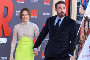 Amerikalı şarkıcı Jennifer Lopez ve kocası / Amerikalı aktör ve film yapımcısı Ben Affleck, 27 Mart 2023 'te Westwood, Los Angeles, ABD' de bulunan Regency Village Theatre 'da düzenlenen Amazon Stüdyolarının Dünya Galası' na geldiler.