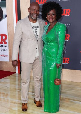 Julius Tennon ve eşi Viola Davis, 27 Mart 2023 'te Westwood, Los Angeles, Kaliforniya, ABD' deki Regency Village Theatre 'da düzenlenen Amazon Stüdyoları' nın ve Skydance Media 'nın dünya prömiyerine geldiler.. 