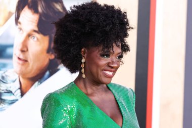 Roland Mouret elbisesi ve Judith Leiber çantası giyen Amerikalı aktris ve yapımcı Viola Davis, 27 Mart 2023 'te Westwood, Los Angeles' taki Regency Village Tiyatrosu 'nda düzenlenen Amazon Stüdyolarının Dünya Galası' na geldi.