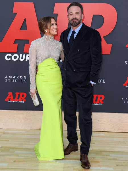 Amerikalı şarkıcı Jennifer Lopez ve kocası / Amerikalı aktör ve film yapımcısı Ben Affleck, 27 Mart 2023 'te Westwood, Los Angeles, ABD' de bulunan Regency Village Theatre 'da düzenlenen Amazon Stüdyolarının Dünya Galası' na geldiler.