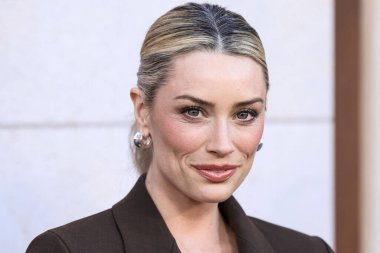 Amerikalı aktris, televizyon sunucusu ve manken Arielle Vandenberg, 28 Mart 2023 'te Westwood, Los Angeles, Kaliforniya, ABD' de bulunan Regency Village Theatre 'da düzenlenen Netflix' in 'Murder Mystery 2' adlı filminin Los Angeles Premiere 'ine geldi.. 