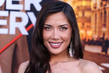 Georgina Mazzeo, Netflix 'in' Cinayet Gizemi 2 'nin Los Angeles galasına 28 Mart 2023' te Westwood, Los Angeles, Kaliforniya, ABD 'deki Regency Village Theatre' a geldi.. 