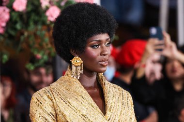 Schiaparelli giyimli İngiliz aktris ve model Jodie Turner-Smith, 28 Mart 2023 'te Westwood, Los Angeles, Kaliforniya, ABD' deki Regency Village Theatre 'da düzenlenen Netflix' in 'Murder Mystery 2' adlı filminin Los Angeles galasına geldi.. 