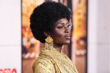 Schiaparelli giyimli İngiliz aktris ve model Jodie Turner-Smith, 28 Mart 2023 'te Westwood, Los Angeles, Kaliforniya, ABD' deki Regency Village Theatre 'da düzenlenen Netflix' in 'Murder Mystery 2' adlı filminin Los Angeles galasına geldi.. 