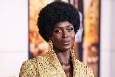 Schiaparelli giyimli İngiliz aktris ve model Jodie Turner-Smith, 28 Mart 2023 'te Westwood, Los Angeles, Kaliforniya, ABD' deki Regency Village Theatre 'da düzenlenen Netflix' in 'Murder Mystery 2' adlı filminin Los Angeles galasına geldi.. 