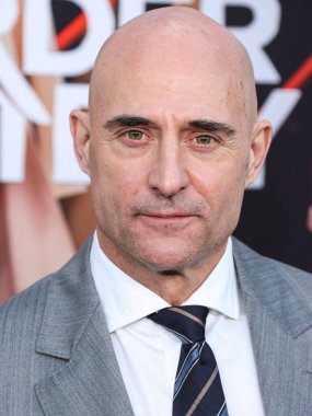 İngiliz aktör Mark Strong, Netflix 'in' Cinayet Gizemi 2 'nin Los Angeles prömiyerine 28 Mart 2023' te Westwood, Los Angeles, Kaliforniya, ABD 'deki Regency Village Theatre' a geldi..