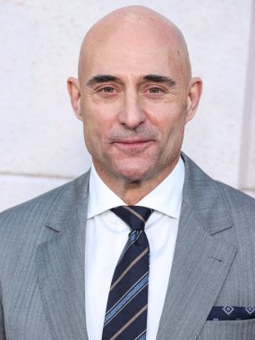 İngiliz aktör Mark Strong, Netflix 'in' Cinayet Gizemi 2 'nin Los Angeles prömiyerine 28 Mart 2023' te Westwood, Los Angeles, Kaliforniya, ABD 'deki Regency Village Theatre' a geldi..