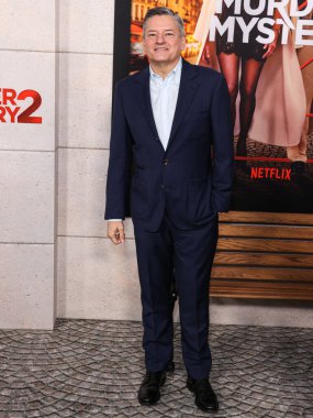 Netflix 'in eş CEO' su ve Genel Sekreteri Ted Sarandos, Netflix 'in 28 Mart 2023' te Westwood, Los Angeles, Kaliforniya, ABD 'deki Regency Village Theatre' da düzenlenen 'Cinayet Gizemi 2' nin Los Angeles Premiere 'ine geldi..