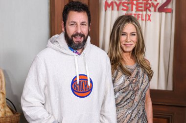 Adam Sandler ve Jennifer Aniston, 28 Mart 2023 'te Westwood, Los Angeles, Kaliforniya, ABD' deki Regency Village Theatre 'da düzenlenen Netflix' in 'Cinayet Gizemi 2' nin Los Angeles prömiyerine geldiler.. 