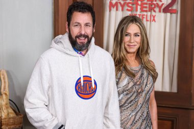 Adam Sandler ve Jennifer Aniston, 28 Mart 2023 'te Westwood, Los Angeles, Kaliforniya, ABD' deki Regency Village Theatre 'da düzenlenen Netflix' in 'Cinayet Gizemi 2' nin Los Angeles prömiyerine geldiler.. 